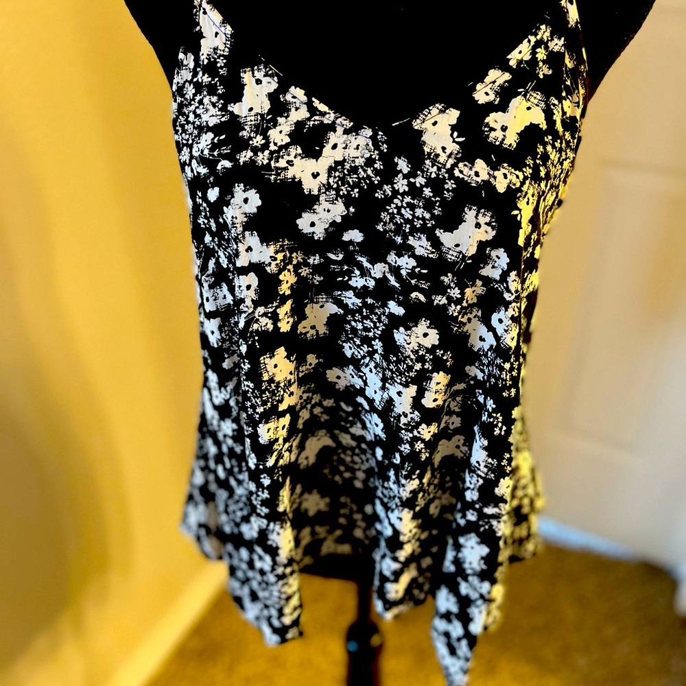 Black & white floral tank
